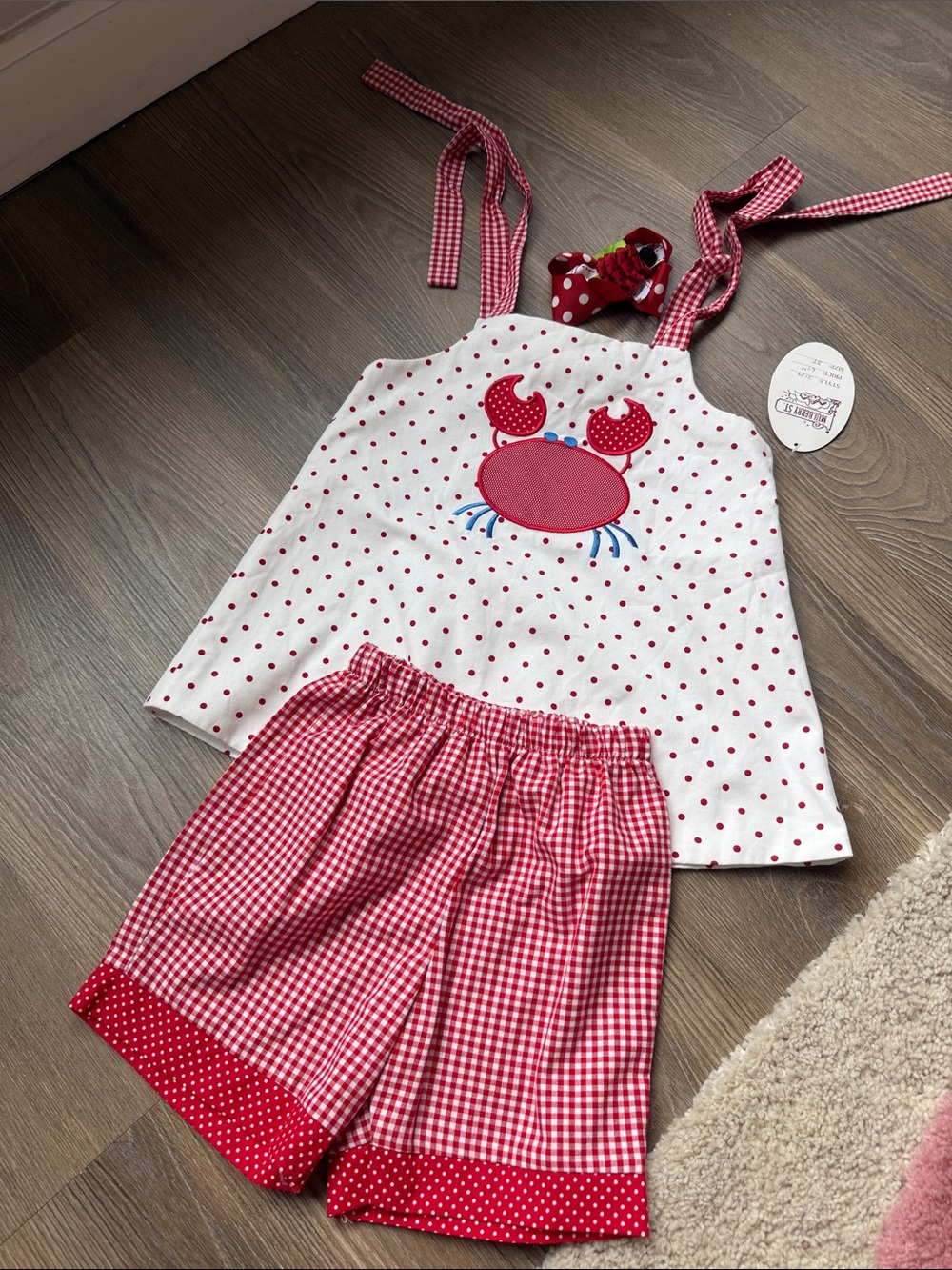 New mulberry st red polka dot crab applique tie top and shorts set -3T